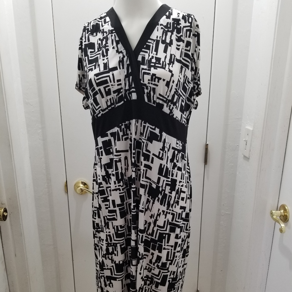 Axcess XL Black and White pullover dress